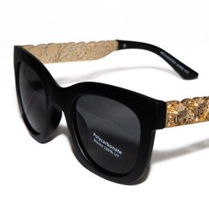 Wayfarer with gold arms